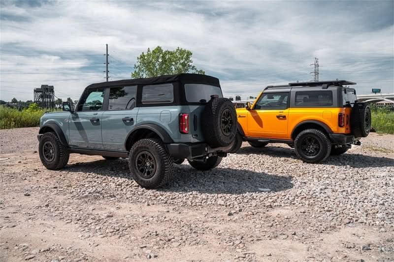 Corsa 21-24 Ford Bronco 2.7L 4-Door 2.75in Cat-Back Dual Rear Exhaust w/ 4in Straight-Cut Black Tips.